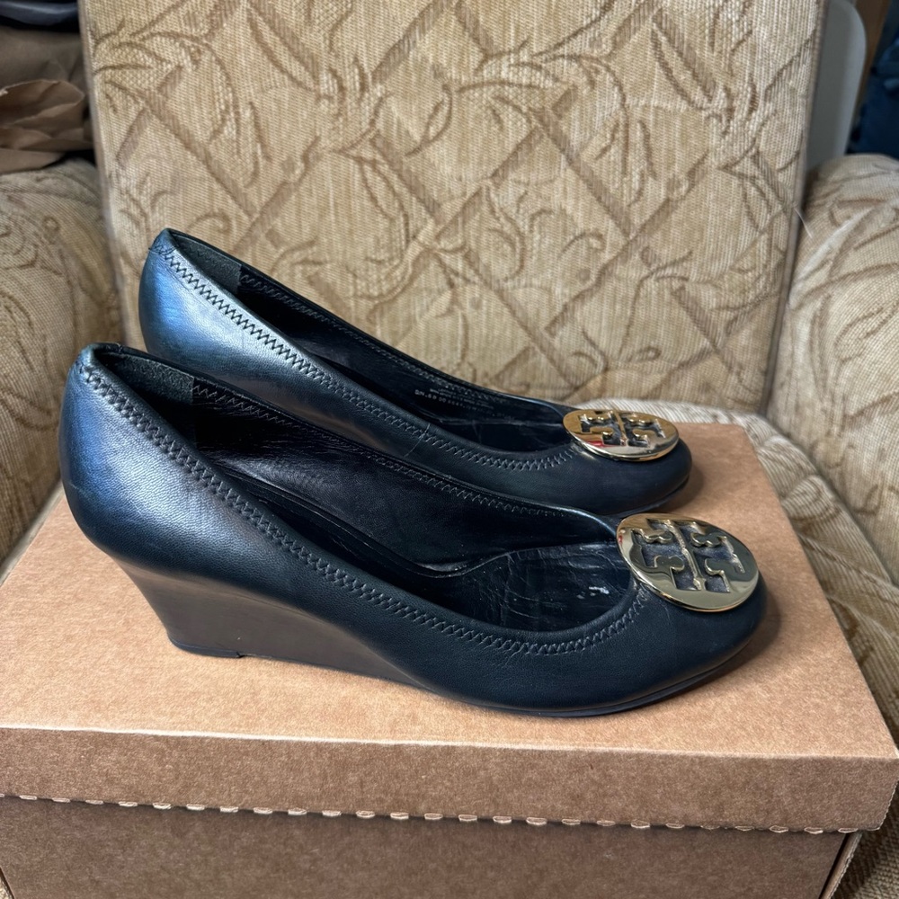 Tory Burch Black Wedge shoes size‎ 9.5 M - Picture 4 of 8